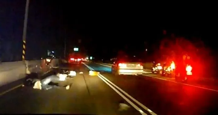 Colpo di sonno in scooter [video]
