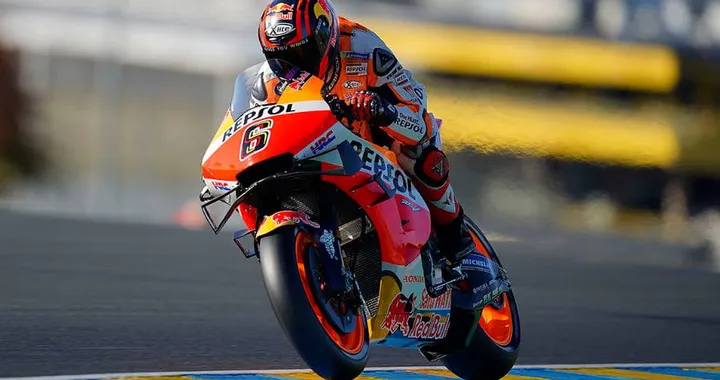 Stefan Bradl saluta il 2020 così: la sua impennata con la Honda RC213V [Video]