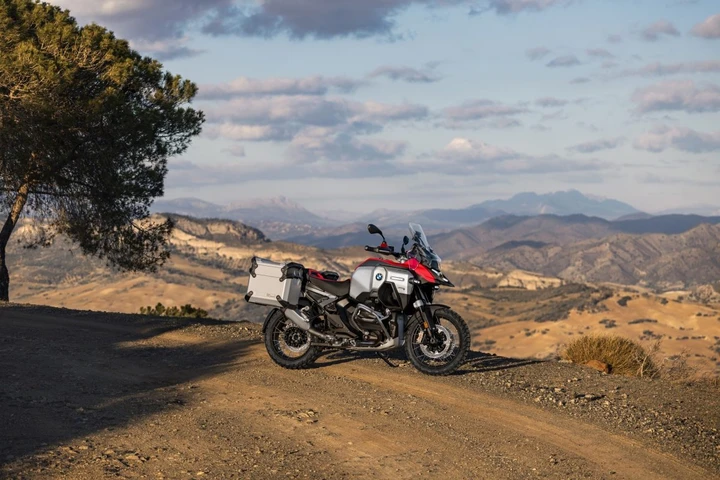 BMW R 1300 GS: 45 anni di evoluzione e innovazione