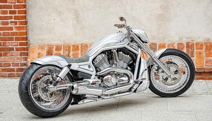 Harley-Davidson Ghost, la V-Rod da 120 CV diventa tutta cromata