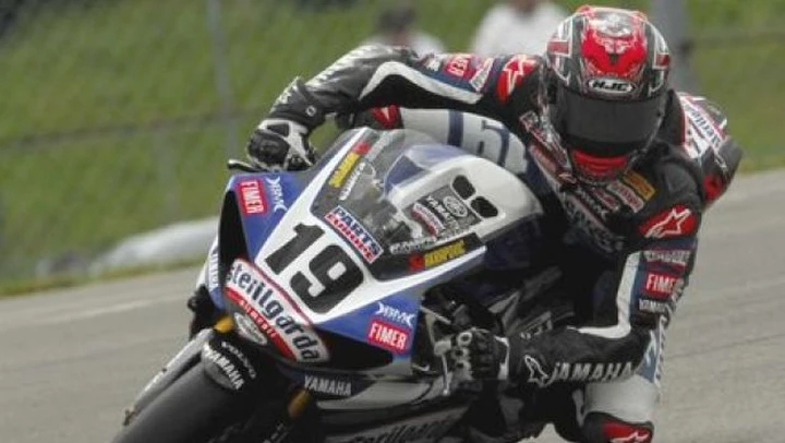 Donington SBK. Superpole, ancora Spies! Biaggi secondo. Due Aprilia in prima fila.
