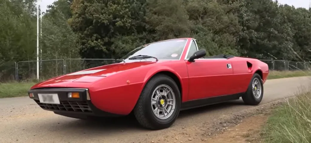 Dino 208 GT4 Spider: la quasi Ferrari che sulla carta non esiste | Video