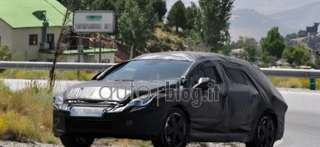 Foto Spia Peugeot 508 Outdoor