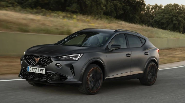 Cupra Formentor VZ5 e Cupra Born: protagoniste al Cupra Garage Milano in occasione di Eicma 2021