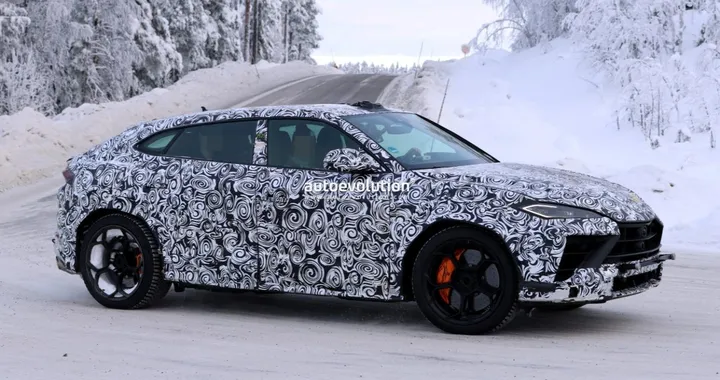 Lamborghini Urus SE Performante: le foto spia dell'ibrido