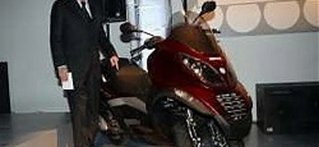 Piaggio MP3 ibrido in arrivo nel 2008