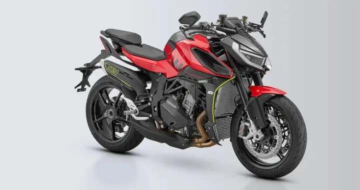 SRK 921: la naked QJMotor da 921 cc che sfida lo stile