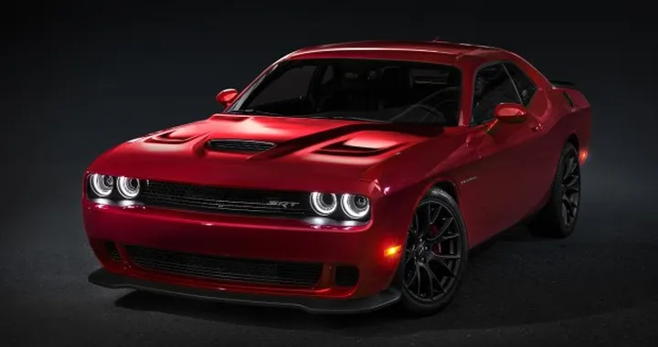 Dodge Challenger SRT Hellcat: la prima battuta all'asta per 825 mila dollari