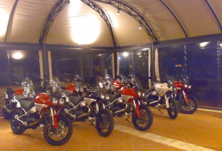 Test Moto Guzzi Stelvio 1200, la risposta italiana