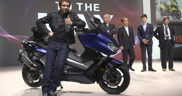 Valentino Rossi presenta il nuovo TMAX 2017