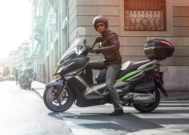 Kawasaki J300: promozione speciale per lo scooter nipponico