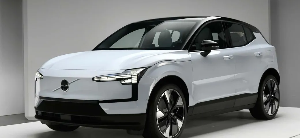 Volvo avvia la produzione del SUV elettrico EX30 in Belgio
