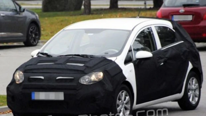 Kia Rio: nuove foto spia in versione 2 volumi