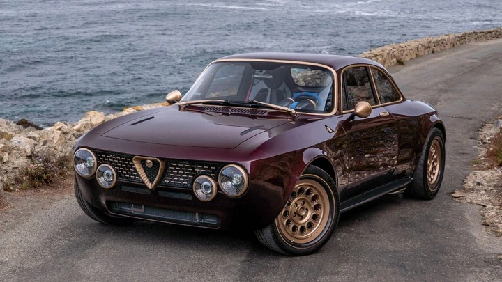 Alfa Romeo Giulia GT Totem