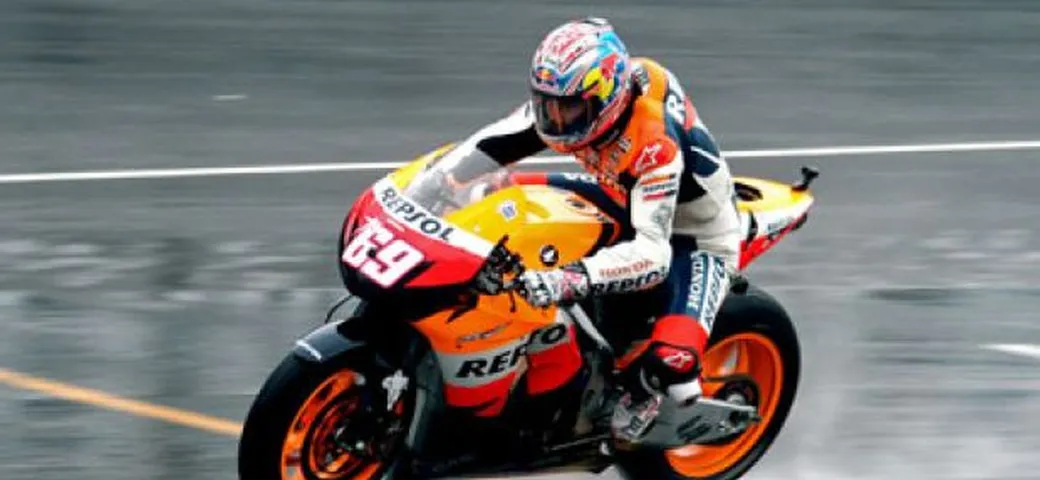 MotoGP Valencia: Nicky Hayden il più veloce precede Stoner nelle FP1