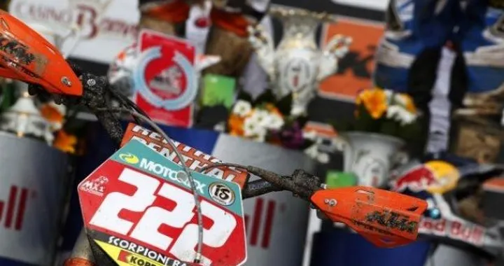 Tony Cairoli in videochat con gli appassionati