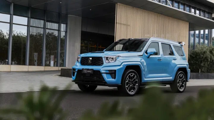 GWM lancia il Tank 700 plug-in hybrid: 864 CV e 190 km in EV