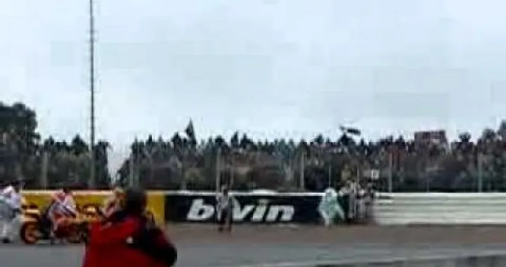 Stoner e Simoncelli aiutati dai commissari. Due video amatoriali lo dimostrano