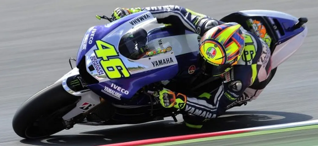 MotoGP Montmelò: Rossi strepitoso nelle FP2, Lorenzo lo tallona