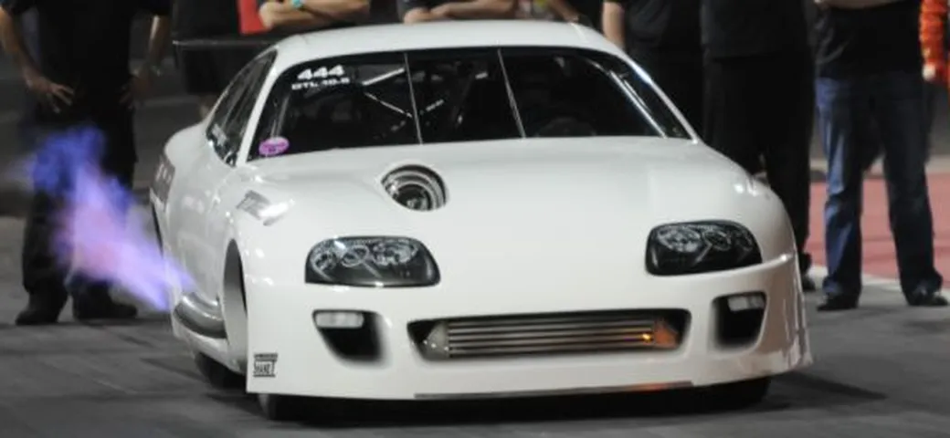 Una Toyota Supra stabilisce il record assoluto sul quarto di miglio