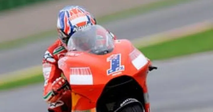 Valencia MotoGP: la pole è di Stoner davanti a Pedrosa e Hayden. Male Rossi, solo decimo