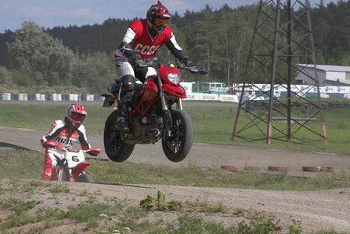 Foto del giorno: Hypermotard in azione