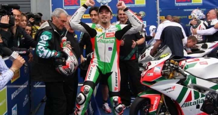 WSBK a Monza: seconda doppietta per Max Biaggi davanti ad Haslam e Corser in una gara ad eliminazione