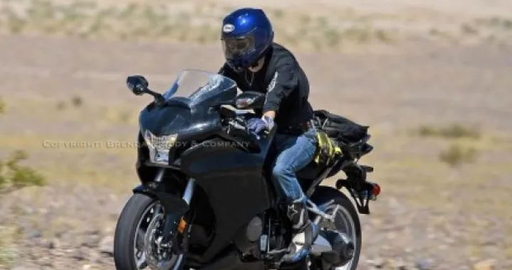 Prime immagini della Honda V4 1200