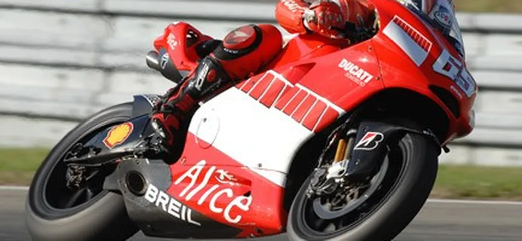 Debutto a Valencia della Ducati 800