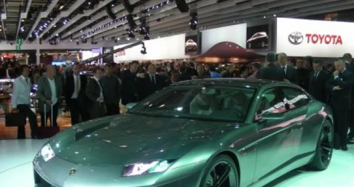 Lamborghini smentisce il congelamento della Estoque