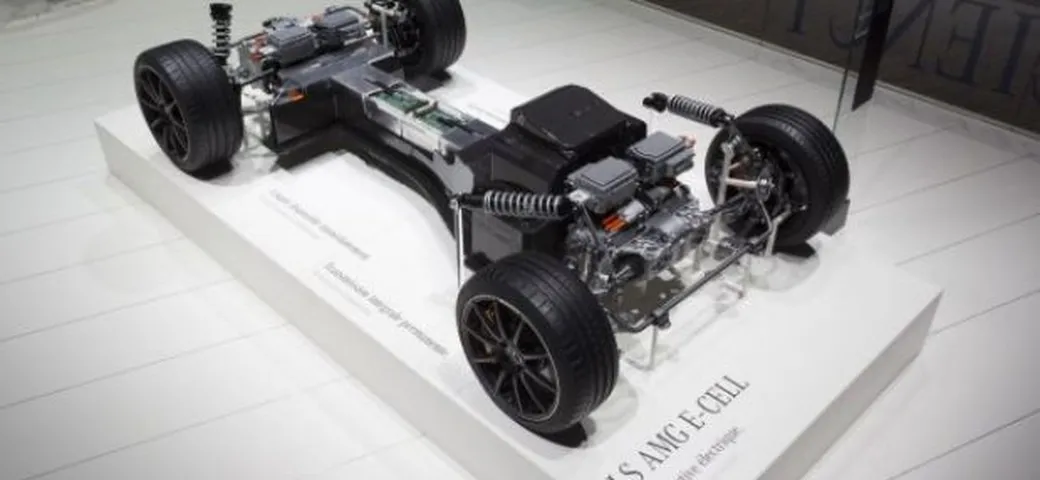 Mercedes SLS AMG E-CELL: nuove immagini ed informazioni sulla piattaforma elettrica