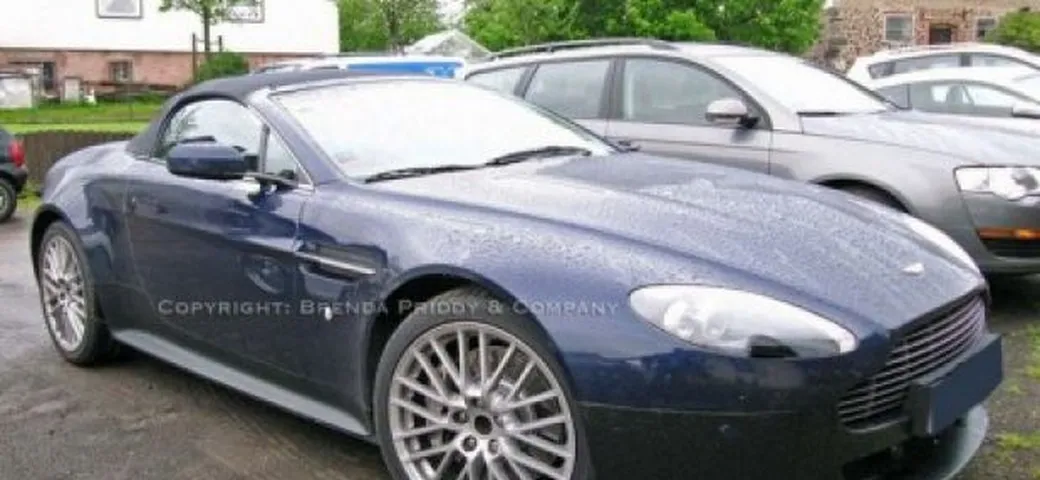 Aston Martin: foto spia della V12 Vantage Roadster