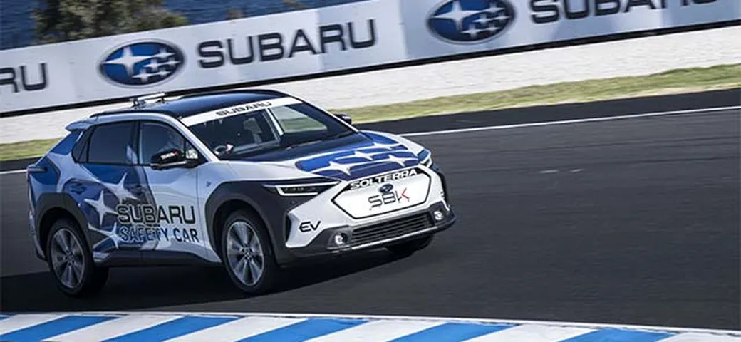 Subaru Solterra debutta come Safety Car elettrica nel WorldSBK a Donington Park