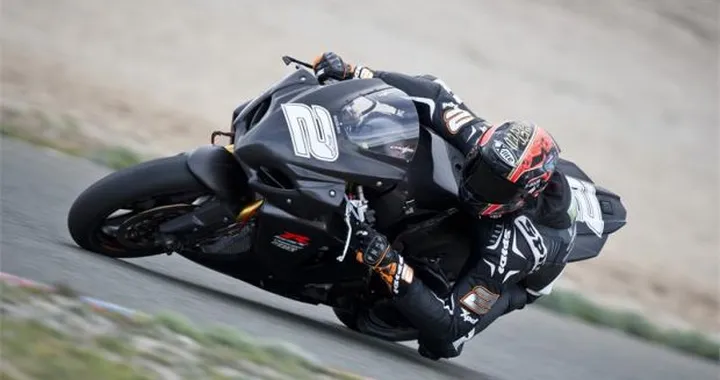 WSBK: Camier e Cluzel soddisfatti del primo test Suzuki ad Almeria