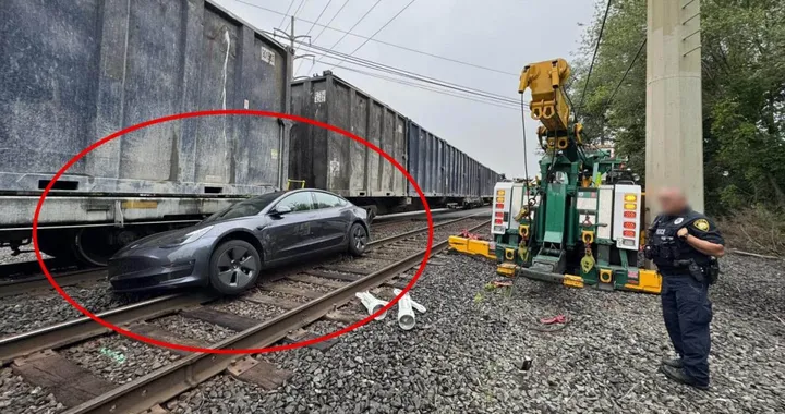 Tesla Model 3 colpita da un treno, colpa dell'Autopilot