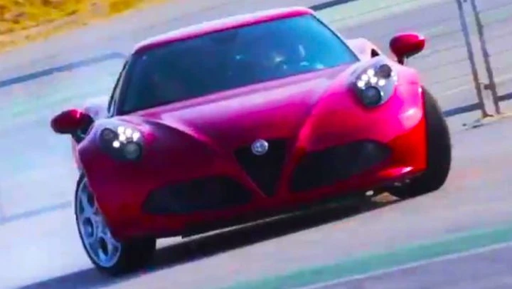 Alfa Romeo 4C: Drifting con Philippa Morson in Video