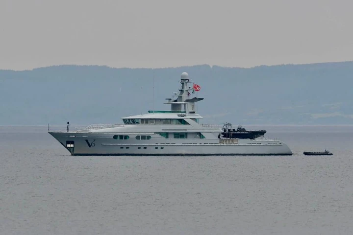 Lo yacht da esplorazione con eliporto e 20.000 km di autonomia