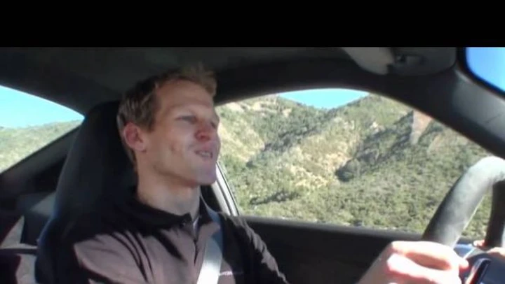 Video: Joerg Bergmeister prova la Porsche 911 Carrera GTS