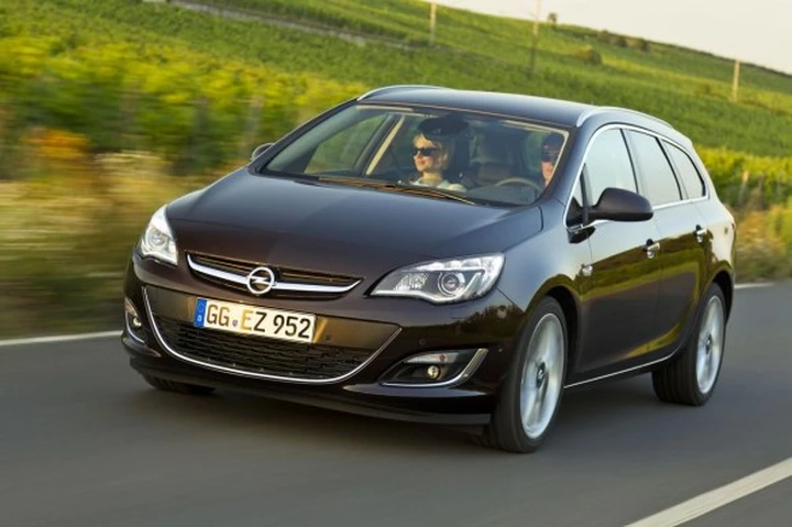 Opel Astra: il 1.6 CDTI ha 110 CV e 136 CV