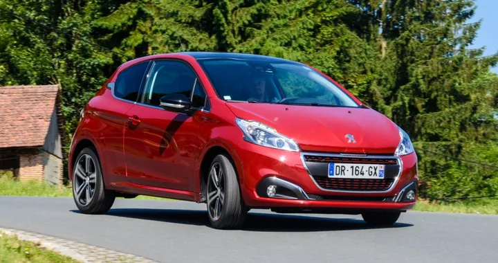 Nuova Peugeot 208: primo contatto su strada