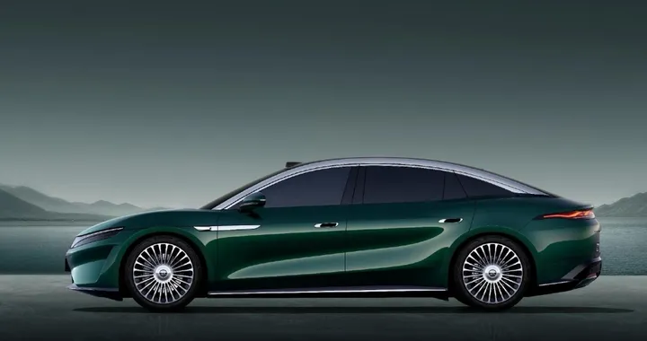 L'elettrica da 1.008 km di autonomia e 503 CV: ricarica in appena 9 minuti