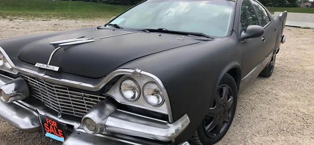 Una Dodge Intrepid in stile Batman, ma non troppo