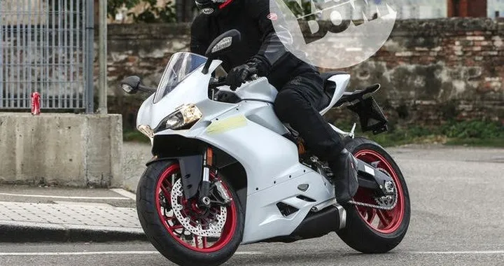 Ducati 959 Panigale 2016: foto spia