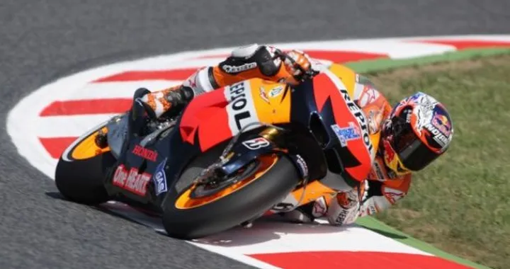 MotoGP, Silverstone: Stoner precede Spies nelle libere 2. Rossi 11° a +2"3