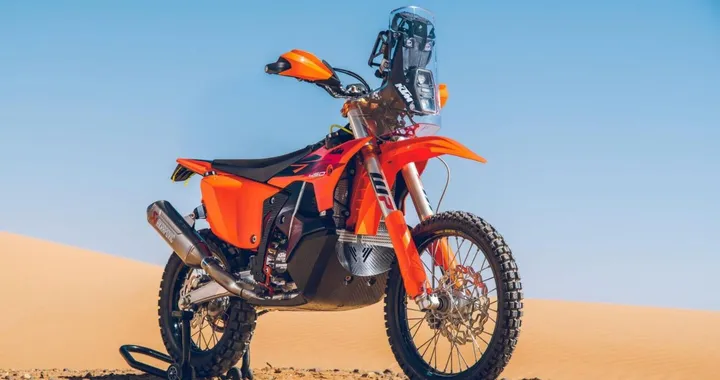 KTM 450 Rally Replica 2027: moto da rally estrema, prezzo e dettagli