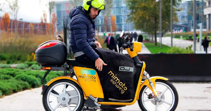 Coprigambe moto OJ sugli scooter elettrici di MiMoto