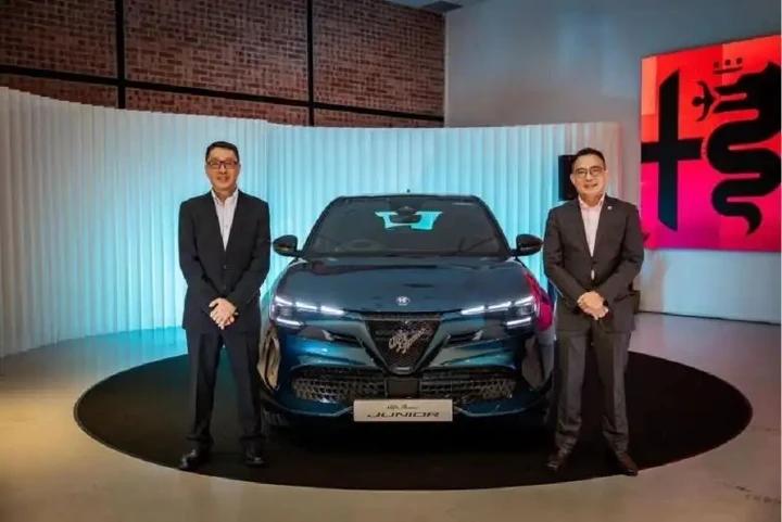 Alfa Romeo Junior debutta a Singapore: per ora è solo elettrica