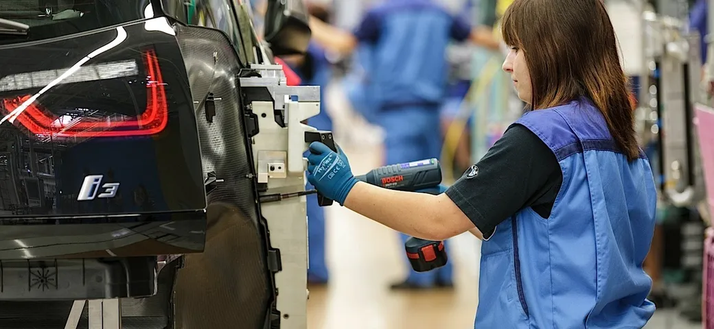 BMW i3: il processo produttivo in video