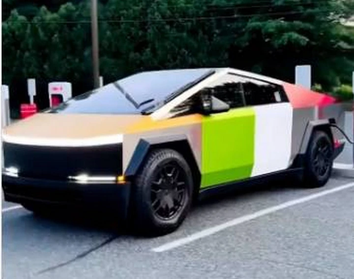 Tesla Cybertruck: una livrea bizzarra per il pick-up di Elon Musk
