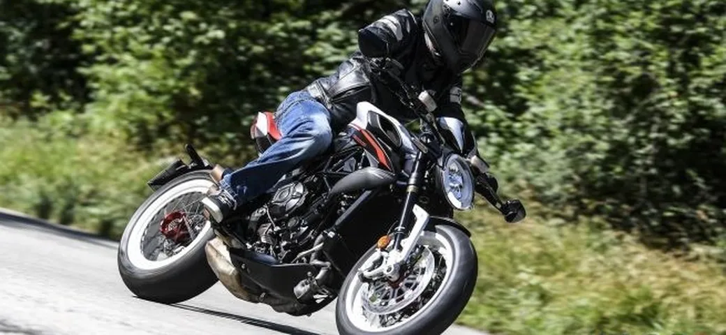 MV Agusta Dragster 800 RR MY 2019: primo contatto